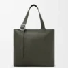 Bolso Loop Zipped Tote en piel de becerro granulada y flexible Bolso Loop Zipped Tote en piel de becerro granulada y flexible
