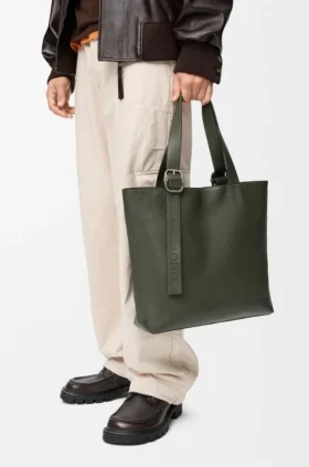 Bolso Loop Zipped Tote en piel de becerro granulada y flexible
