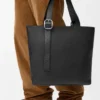 Bolso Loop Zipped Tote en piel de becerro granulada y flexible Bolso Loop Zipped Tote en piel de becerro granulada y flexible