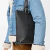 Bolso Loop Zipped Tote en piel de becerro granulada y flexible Bolso Loop Zipped Tote en piel de becerro granulada y flexible