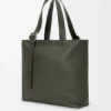 Bolso Loop Zipped Tote en piel de becerro granulada y flexible Bolso Loop Zipped Tote en piel de becerro granulada y flexible
