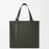 Bolso Loop Zipped Tote en piel de becerro granulada y flexible Bolso Loop Zipped Tote en piel de becerro granulada y flexible