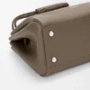 Bolso Madrid grande en piel de becerro granulada y flexible Bolso Madrid grande en piel de becerro granulada y flexible