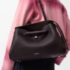 Bolso Madrid grande en piel de becerro granulada y flexible Bolso Madrid grande en piel de becerro granulada y flexible