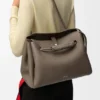 Bolso Madrid grande en piel de becerro granulada y flexible Bolso Madrid grande en piel de becerro granulada y flexible