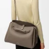 Bolso Madrid grande en piel de becerro granulada y flexible Bolso Madrid grande en piel de becerro granulada y flexible