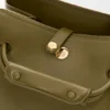 Bolso Madrid mediano en piel de becerro flexible Bolso Madrid mediano en piel de becerro flexible