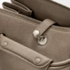 Bolso Madrid mediano en piel de becerro granulada y flexible Bolso Madrid mediano en piel de becerro granulada y flexible
