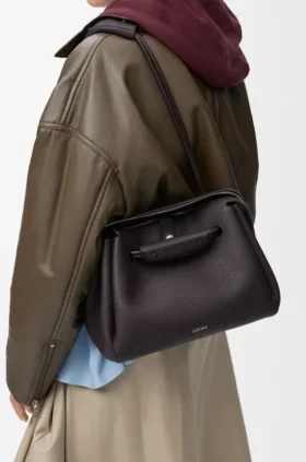 Bolso Madrid mediano en piel de becerro granulada y flexible