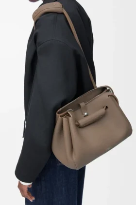 Bolso Madrid mediano en piel de becerro granulada y flexible