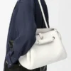 Bolso Madrid mediano en piel de becerro granulada y flexible Bolso Madrid mediano en piel de becerro granulada y flexible
