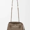 Bolso Madrid mediano en piel de becerro granulada y flexible Bolso Madrid mediano en piel de becerro granulada y flexible