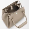 Bolso Madrid pequeño en piel de becerro granulada y flexible Bolso Madrid pequeño en piel de becerro granulada y flexible
