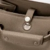 Bolso Madrid pequeño en piel de becerro granulada y flexible Bolso Madrid pequeño en piel de becerro granulada y flexible
