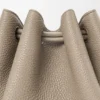 Bolso Madrid pequeño en piel de becerro granulada y flexible Bolso Madrid pequeño en piel de becerro granulada y flexible