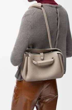 Bolso Madrid pequeño en piel de becerro granulada y flexible