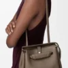 Bolso Madrid pequeño en piel de becerro granulada y flexible Bolso Madrid pequeño en piel de becerro granulada y flexible
