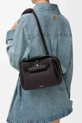 Bolso Madrid pequeño en piel de becerro granulada y flexible