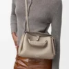 Bolso Madrid pequeño en piel de becerro granulada y flexible Bolso Madrid pequeño en piel de becerro granulada y flexible