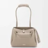 Bolso Madrid pequeño en piel de becerro granulada y flexible Bolso Madrid pequeño en piel de becerro granulada y flexible