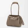 Bolso Madrid pequeño en piel de becerro granulada y flexible Bolso Madrid pequeño en piel de becerro granulada y flexible
