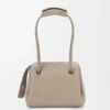 Bolso Madrid pequeño en piel de becerro granulada y flexible Bolso Madrid pequeño en piel de becerro granulada y flexible
