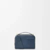 Bolso mini para cámara de uso cruzado en piel de becerro satinada Bolso mini para cámara de uso cruzado en piel de becerro satinada