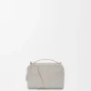 Bolso mini para cámara de uso cruzado en piel de becerro satinada Bolso mini para cámara de uso cruzado en piel de becerro satinada