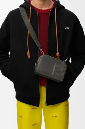 Bolso mini para cámara de uso cruzado en piel de becerro satinada