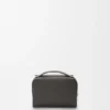 Bolso mini para cámara de uso cruzado en piel de becerro satinada Bolso mini para cámara de uso cruzado en piel de becerro satinada