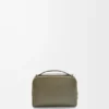 Bolso mini para cámara de uso cruzado en piel de becerro satinada Bolso mini para cámara de uso cruzado en piel de becerro satinada