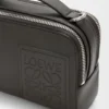 Bolso mini para cámara de uso cruzado en piel de becerro satinada Bolso mini para cámara de uso cruzado en piel de becerro satinada
