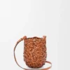 Bolso Nest Basket pequeño en piel de becerro Bolso Nest Basket pequeño en piel de becerro