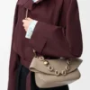 Bolso Ola mediano en piel de becerro lisa Bolso Ola mediano en piel de becerro lisa