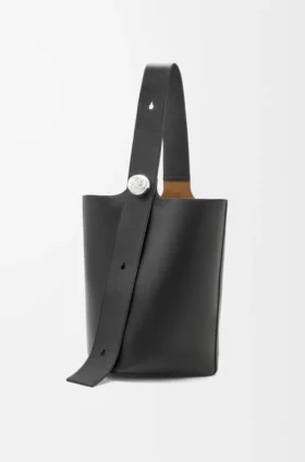Bolso Pebble Bucket grande en piel de becerro granulada y flexible