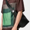 Bolso Pebble Bucket grande en piel de becerro granulada y flexible Bolso Pebble Bucket grande en piel de becerro granulada y flexible