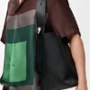 Bolso Pebble Bucket grande en piel de becerro granulada y flexible Bolso Pebble Bucket grande en piel de becerro granulada y flexible