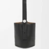 Bolso Pebble Bucket grande en piel de becerro granulada y flexible Bolso Pebble Bucket grande en piel de becerro granulada y flexible