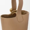 Bolso Pebble Bucket Mini en piel de becerro de grano suave Bolso Pebble Bucket Mini en piel de becerro de grano suave