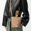 Bolso Pebble Bucket Mini en piel de becerro de grano suave Bolso Pebble Bucket Mini en piel de becerro de grano suave