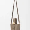 Bolso Pebble Bucket Mini en piel de becerro de grano suave Bolso Pebble Bucket Mini en piel de becerro de grano suave