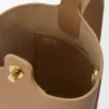 Bolso Pebble Bucket Mini en piel de becerro de grano suave Bolso Pebble Bucket Mini en piel de becerro de grano suave