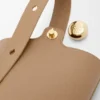 Bolso Pebble Bucket Mini en piel de becerro de grano suave Bolso Pebble Bucket Mini en piel de becerro de grano suave