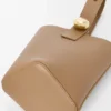 Bolso Pebble Bucket Mini en piel de becerro de grano suave Bolso Pebble Bucket Mini en piel de becerro de grano suave