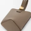 Bolso Pebble Bucket Mini en piel de becerro de grano suave Bolso Pebble Bucket Mini en piel de becerro de grano suave