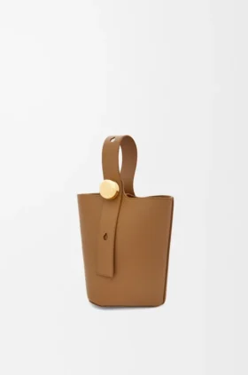 Bolso Pebble Bucket Mini en piel de becerro lisa