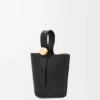 Bolso Pebble Bucket Mini en piel de becerro lisa