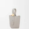 Bolso Pebble Bucket Mini en piel de becerro lisa Bolso Pebble Bucket Mini en piel de becerro lisa