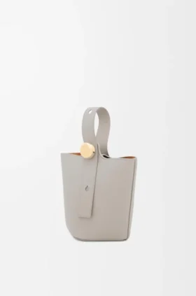 Bolso Pebble Bucket Mini en piel de becerro lisa