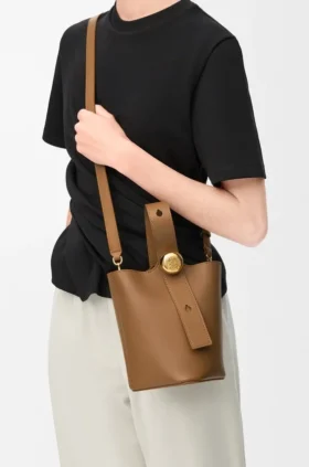 Bolso Pebble Bucket Mini en piel de becerro lisa